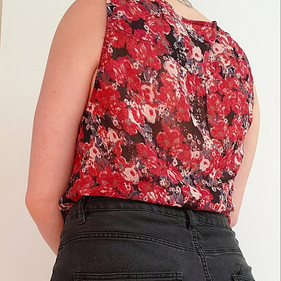 Red Floral Button Top - Picture 3 of 3